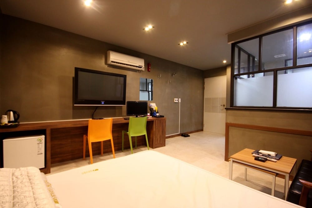 Busan Jaesong-dong Seven