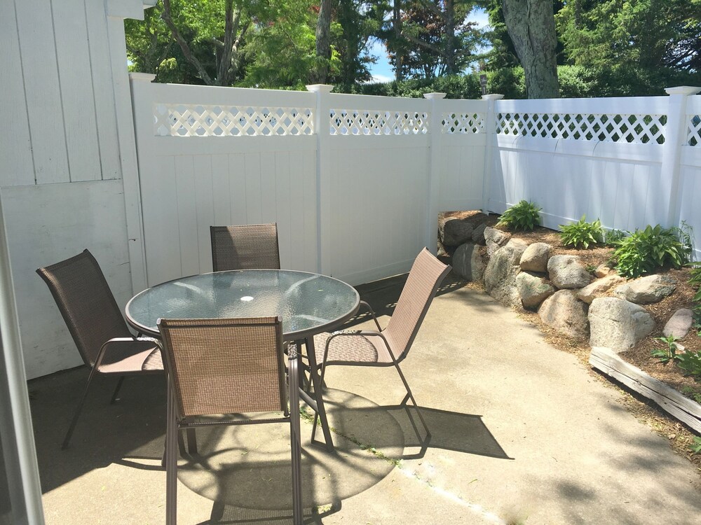 Craigville Beach Inn - Property Image 2