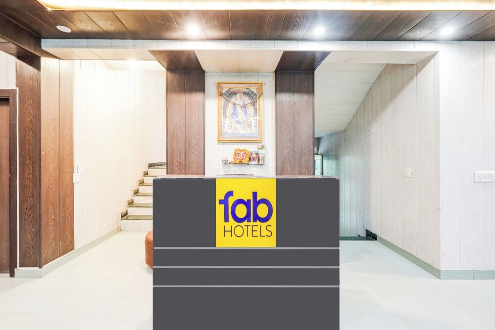 Fabhotel Novis House