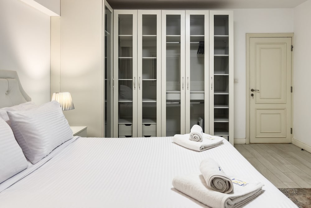 The Classic Contemporary Apartment, 2bdr