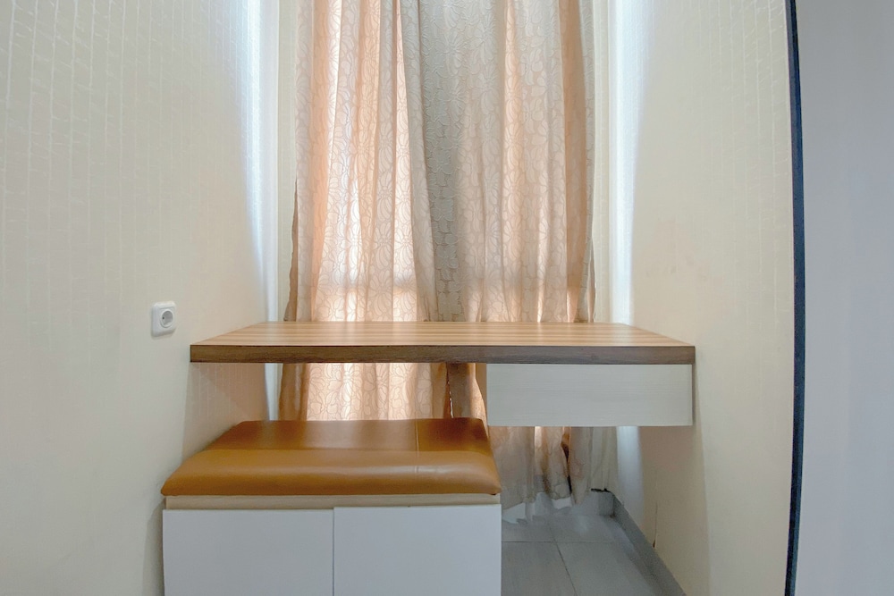 Restful And Homey 1Br Without Living Room At The Alton Apartment