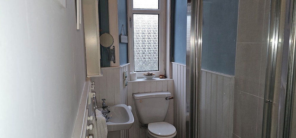 Snug - Macushla Apartment