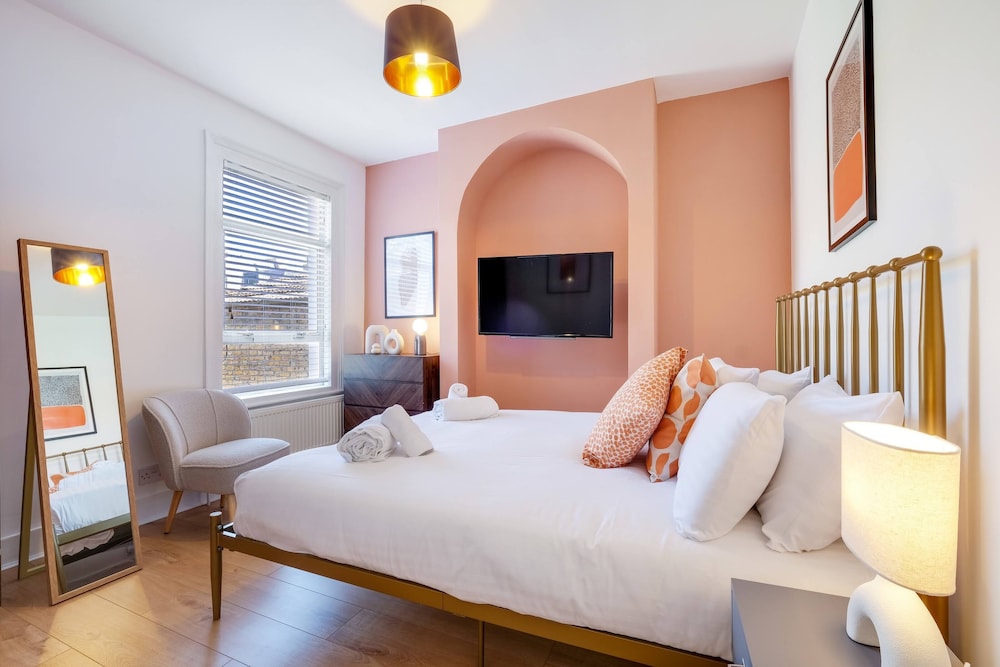 Luxury 3 Bedroom 2 Bathroom House Fulham