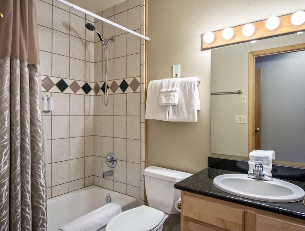 Grand Timber Lodge 2 Bedroom Ski In, Ski Out Condo