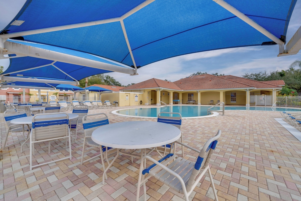 8 Mi to Disney World: Townhome w/ Balcony & Patio! view 5