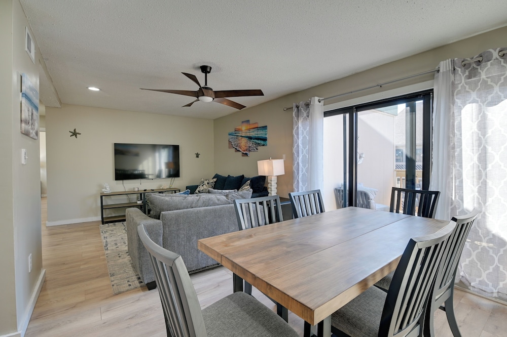 Walk to Beach + Pier: Myrtle Beach Getaway w/ Deck