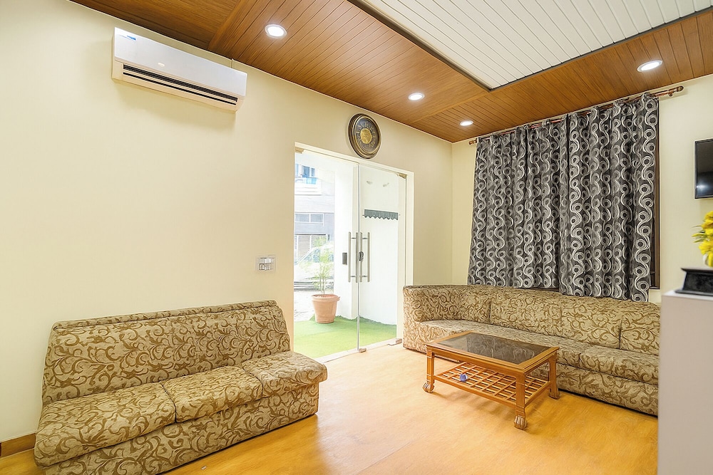 Fabhotel White House Tilak Nagar