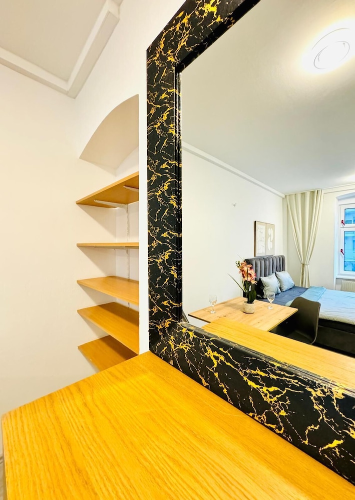 Spacious 7BR Apartment Prime Location