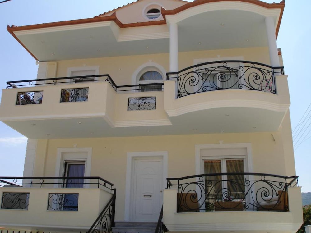 Prime Luxury Villa Beach Front