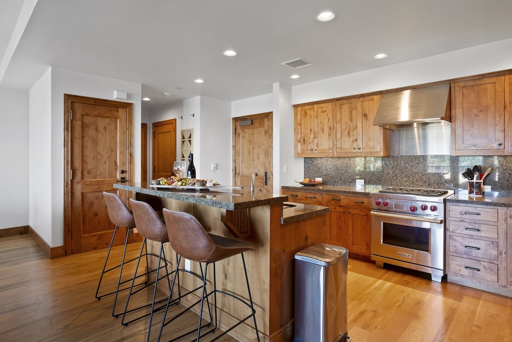 Shooting Star Lodge at Deer Valley Resort - Two Bedroom Residence #103 2 Condo