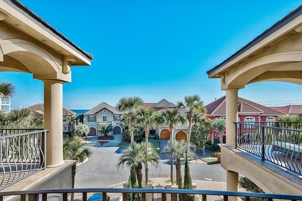 Casa de Palms 5 Bedroom Holiday Home by Five Star Properties