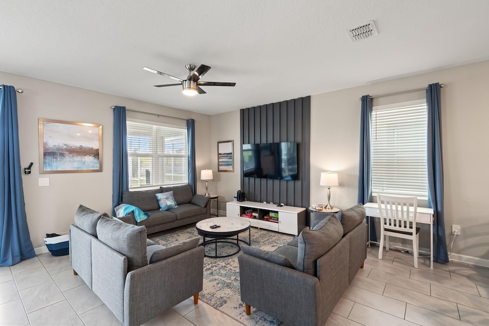 ChampionsGate Resort 10 Bedroom Vacation Home - Includes resort clubhouse amenity access! 10 Home