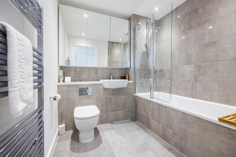 Newly Built 2 Bed Apartment By London City Airport