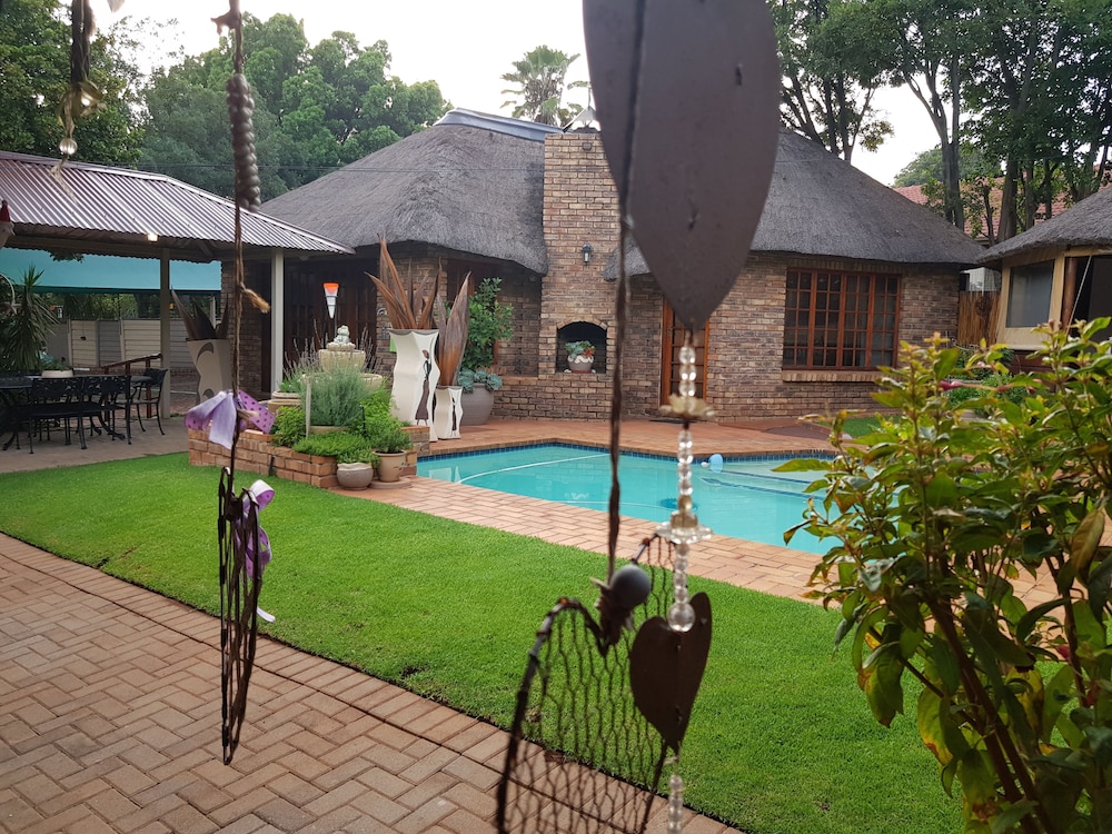 Aandbloem Guest House view 3