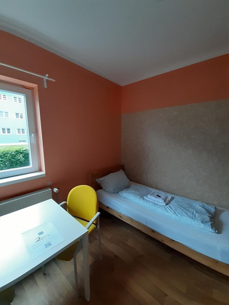 2-Rent Group Hostel Rooms&Apartments TUB19A