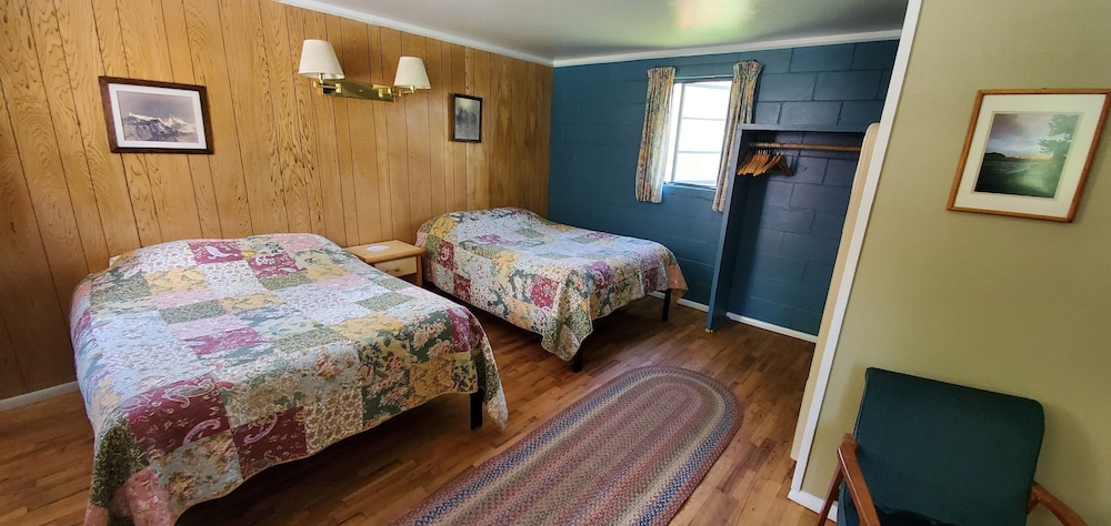 Redwood Cabins view 3
