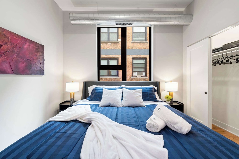 Edgewater Modern 2BR Steps to Lake City Views
