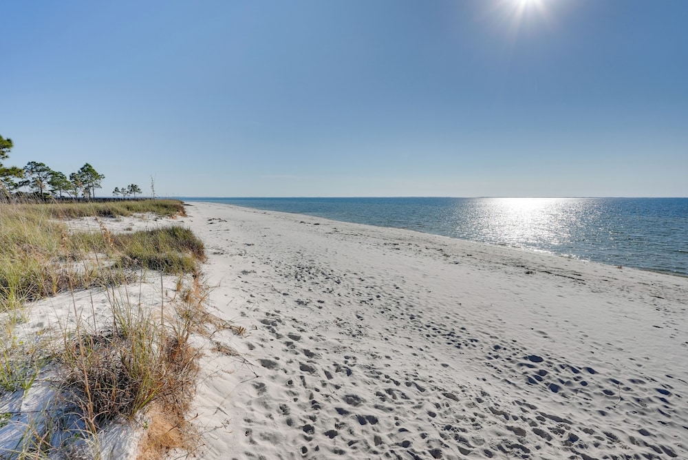 Steps to Shore: Windmark Beach Retreat w/ Balcony!