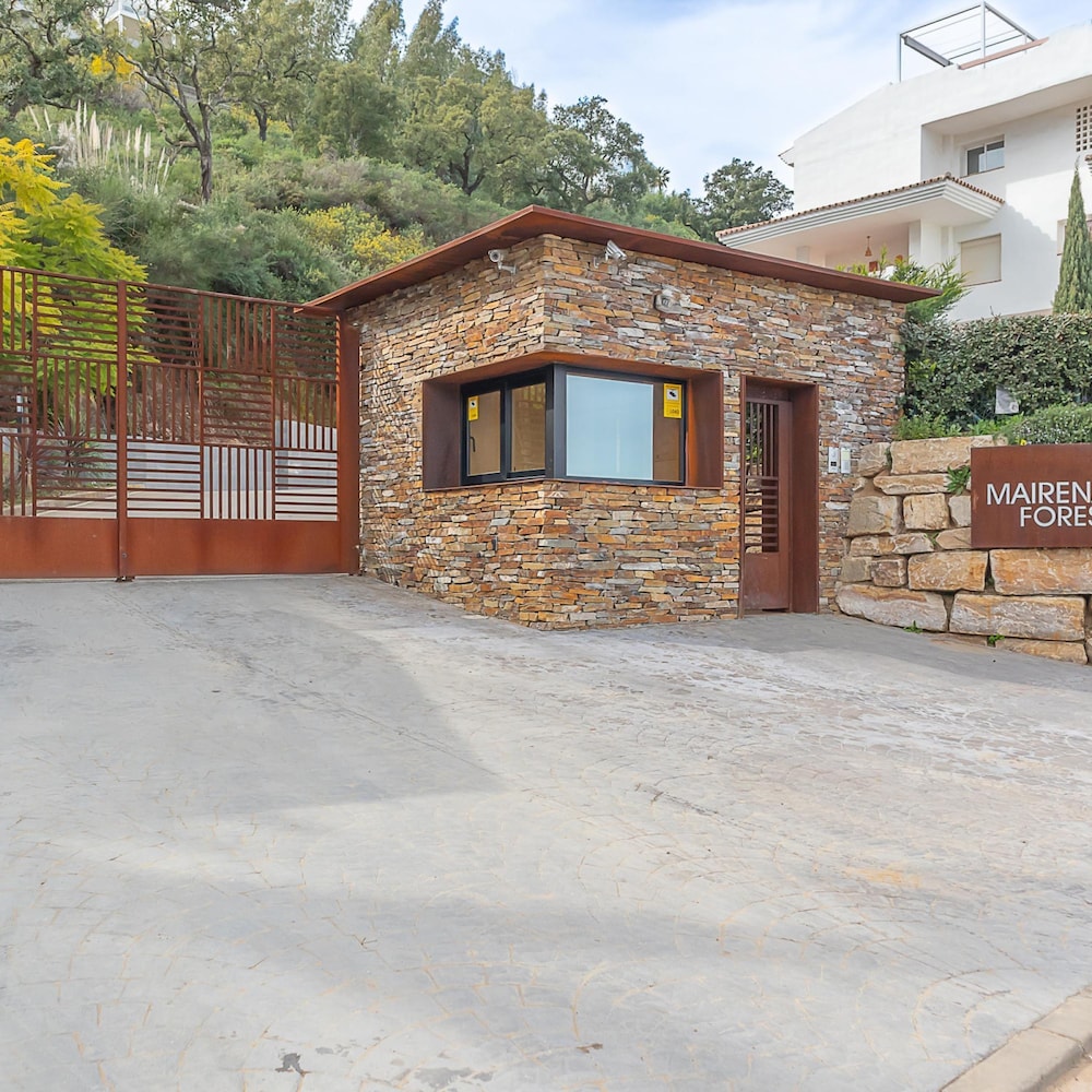 Apt Mairena Forest sea View Pool