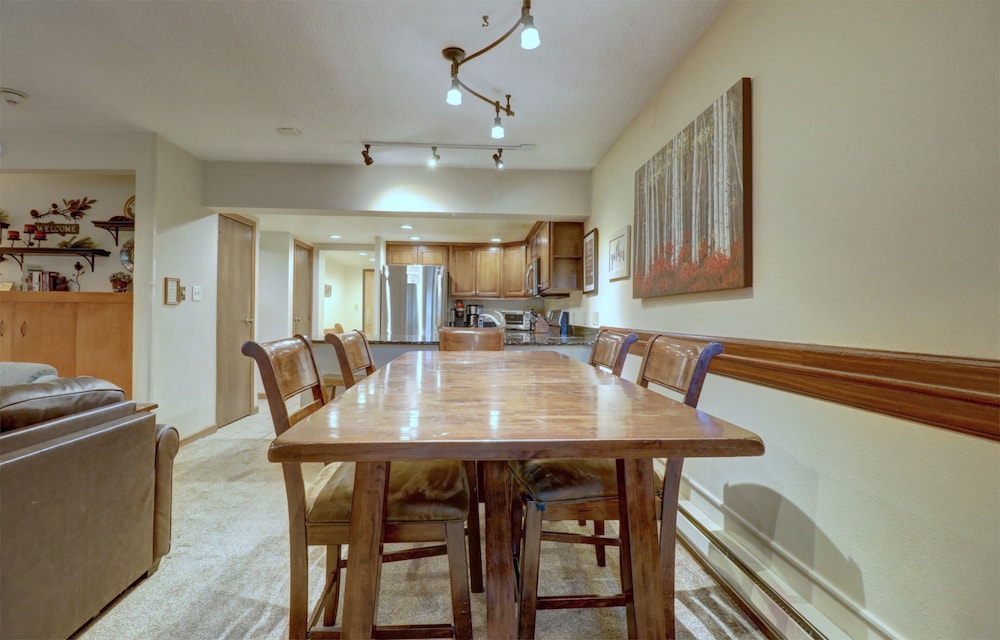 Perfect Location, Pet Friendly Ski-In Ski-Out - CM336 by Redawning