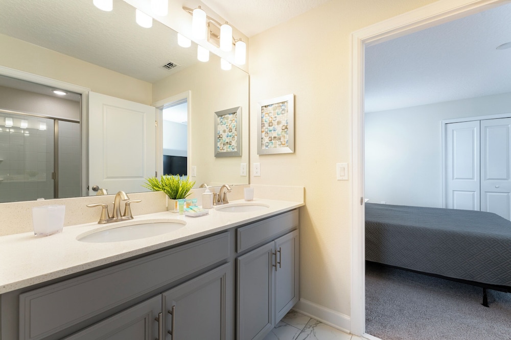 Magical 6BR Villa Pool Themed Room