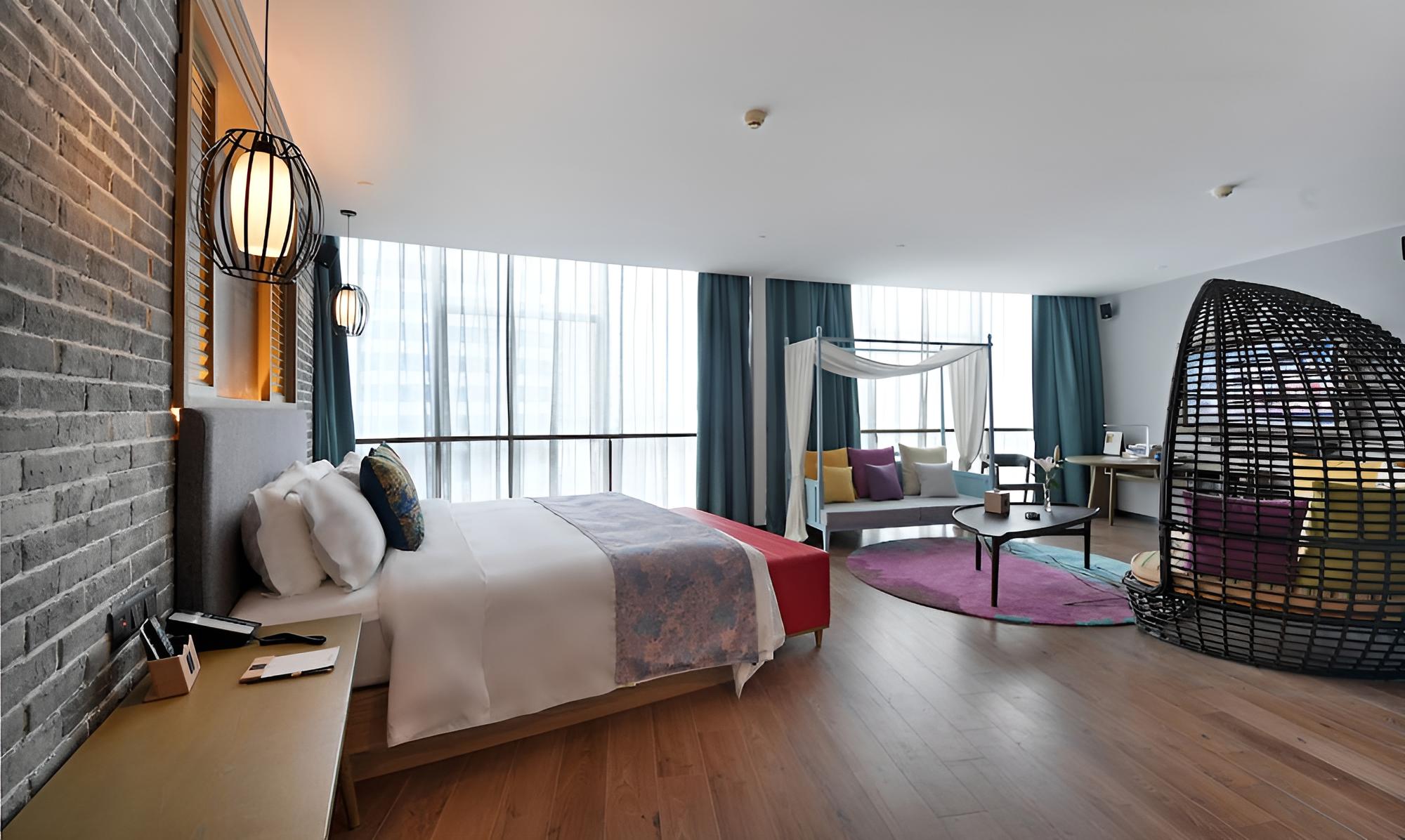 MEHOOD LESTIE HOTEL