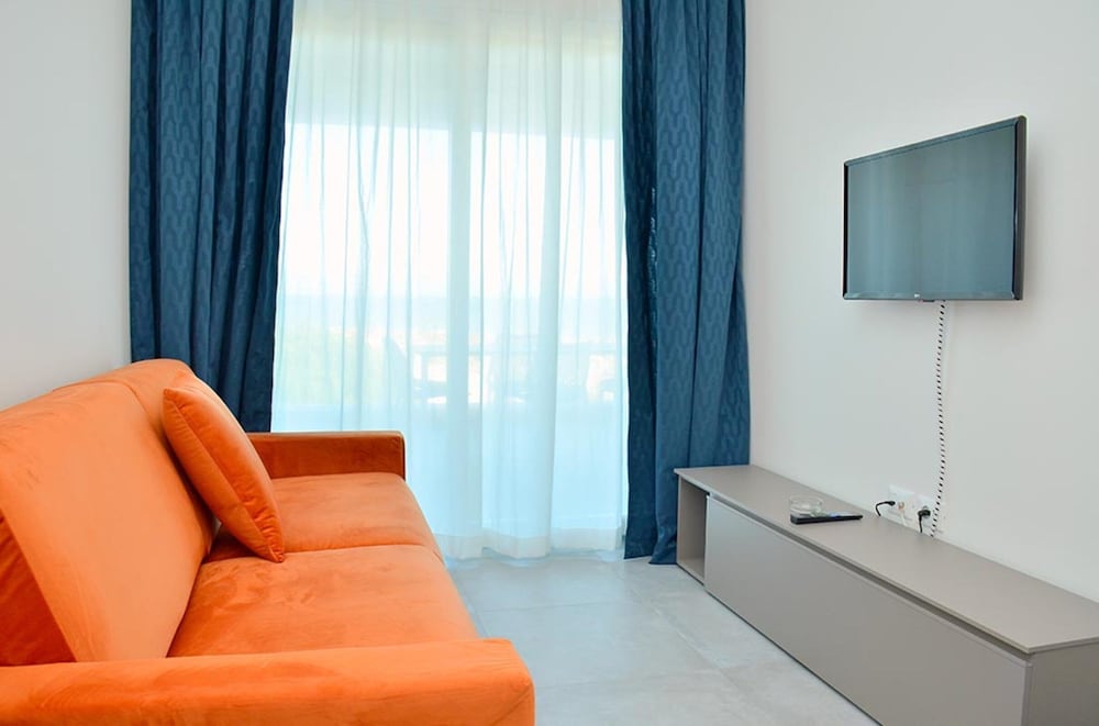 Colorful Suite Overlooking the sea