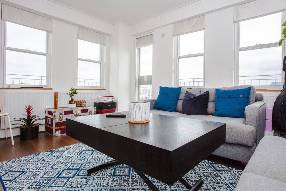 Fantastic Central Apartment With Balcony in Fitzrovia