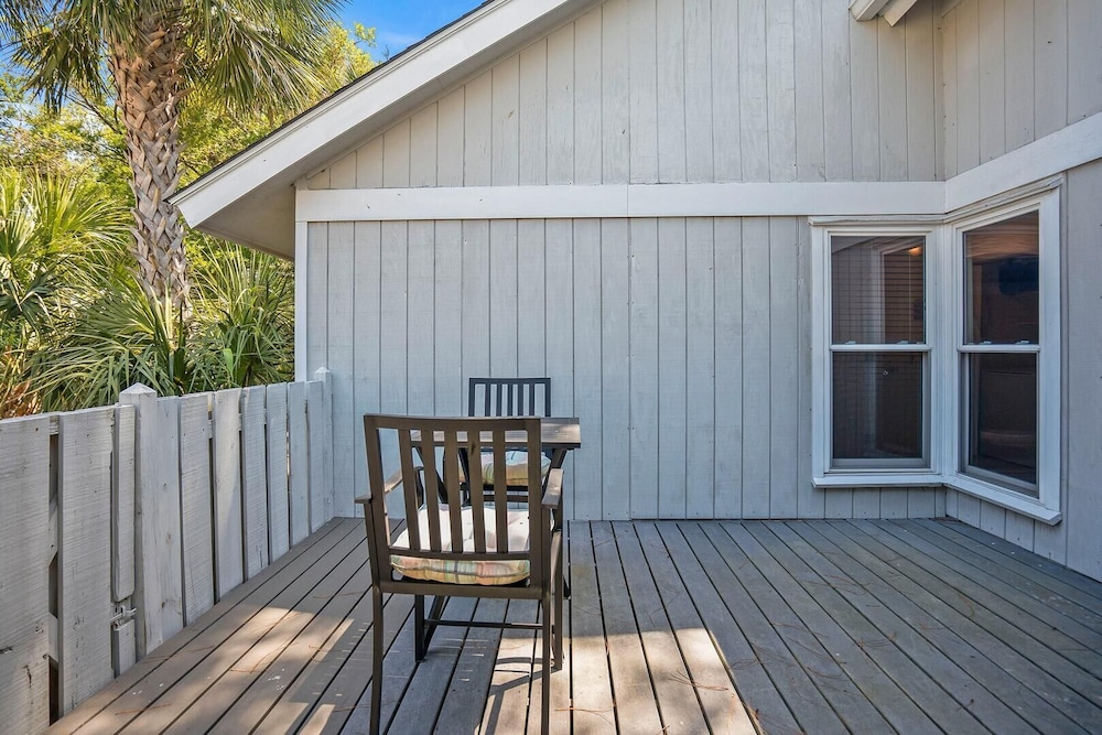 Beautifully Maintained 3-bed, 3-bath Home Offers Comfort & Privacy