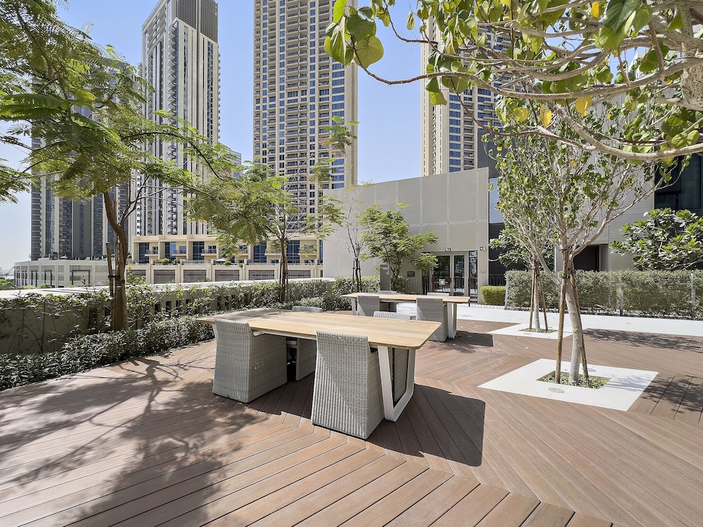 WelHome - Stunning Apartment With Sea Views in Creek Harbour
