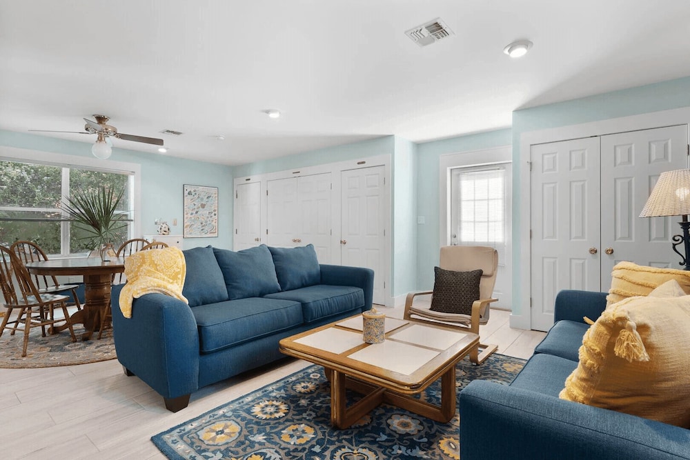 30A Grayt'n Greatful by Avantstay Charming Home+cottage, Walk to Western Lake