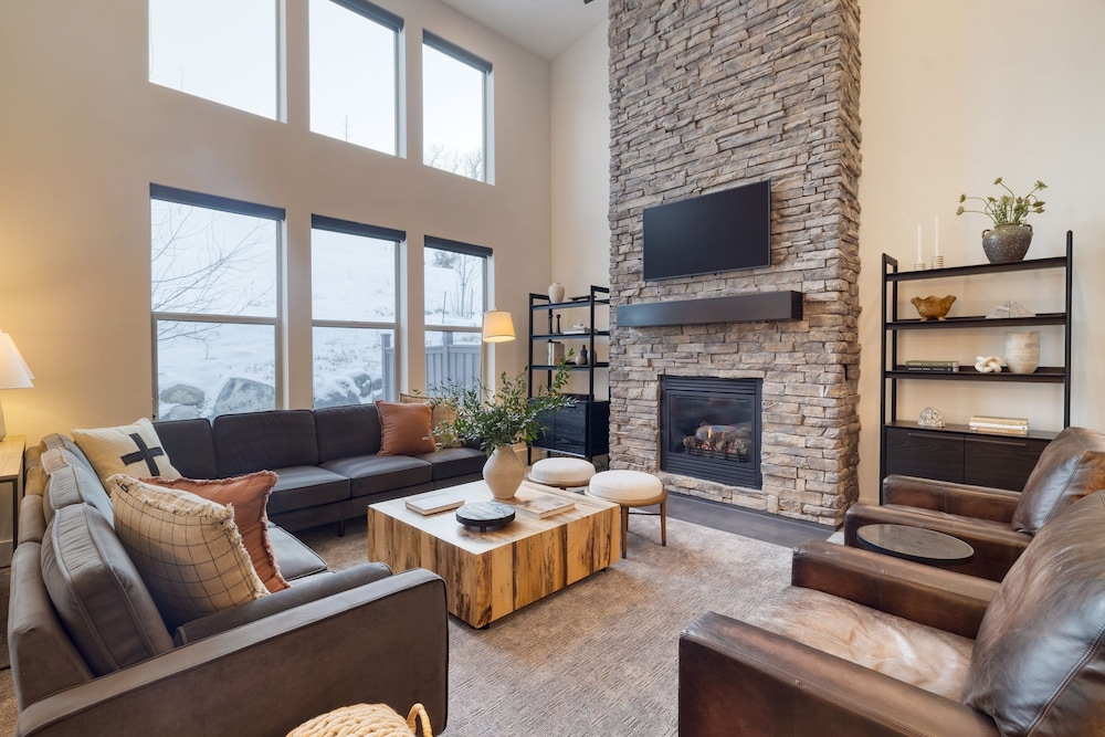 Abigail Drive Year-round Retreat With Hot Tub Near Park City Adventures Skiing