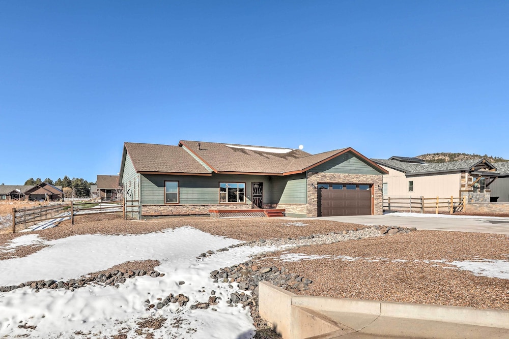 Spacious Williams Home w/ Yard: Near Hiking! view 2