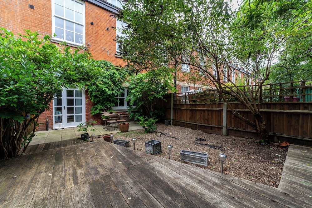 outdoor bbq area