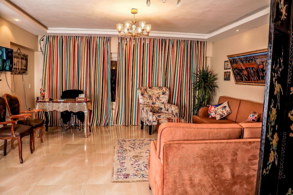 Grand Pyramids Motel view 2
