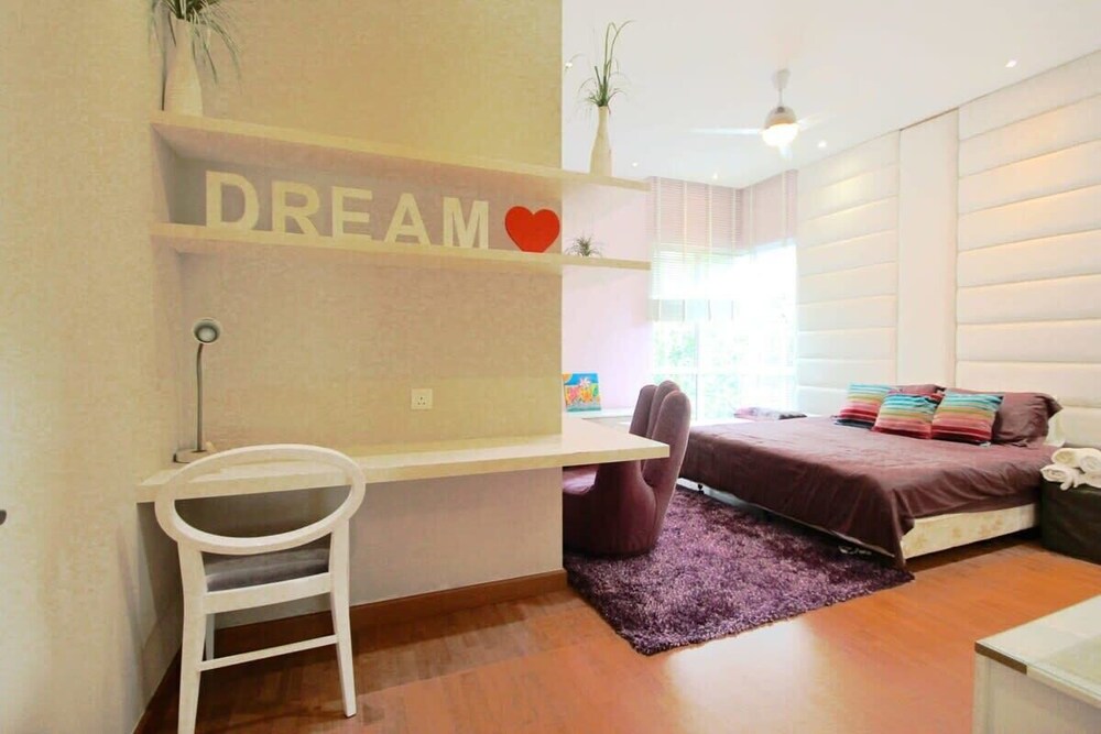 Chic 4BR Oasis With Gazebo, Your Dream Getaway
