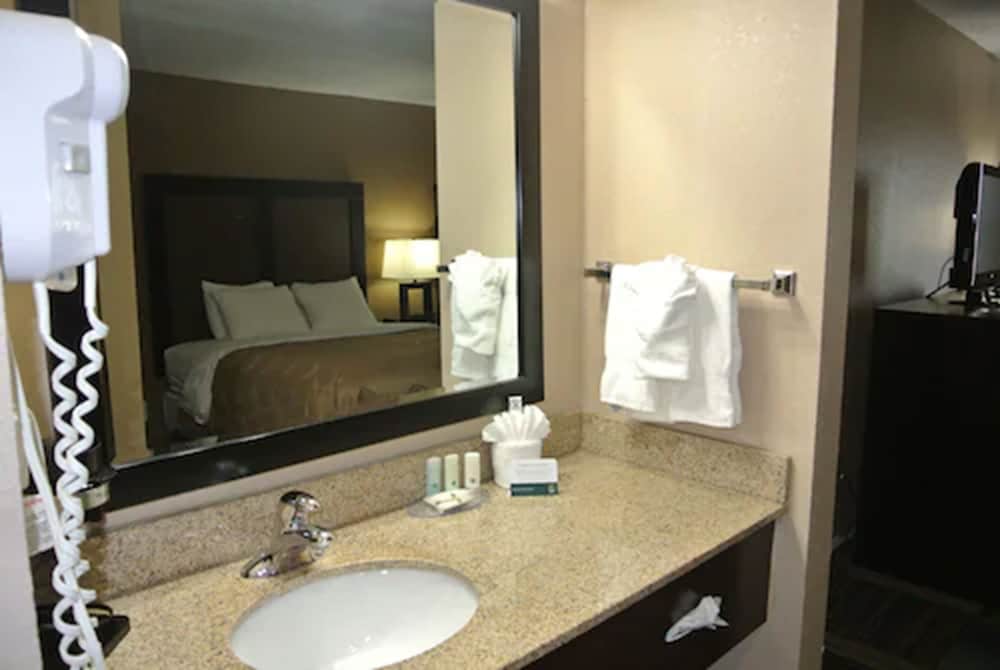 St Louis Vacations - Quality Inn Suites Arnold - St Louis - Property Image 35