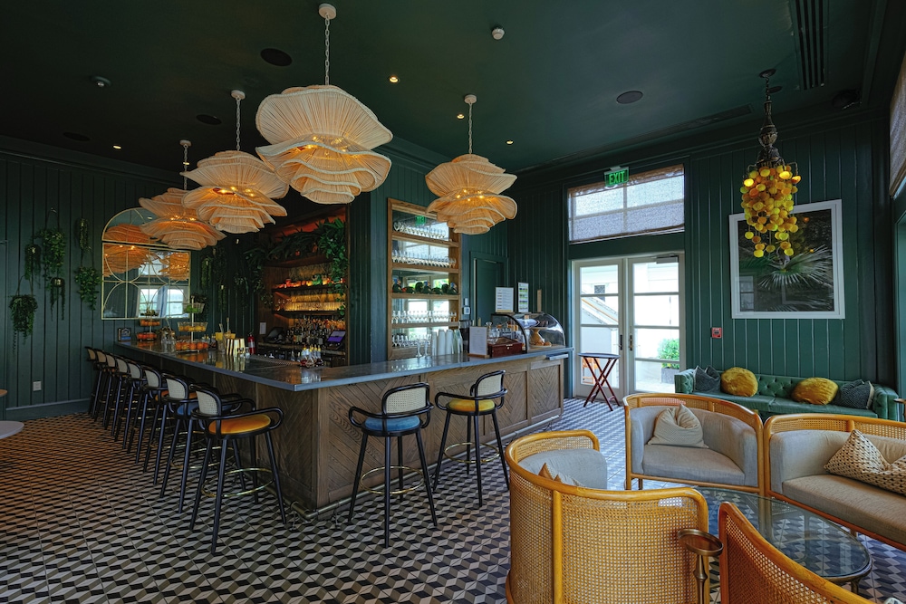 Nassau - Paradise Island Vacations - The Island House - Property Image 2