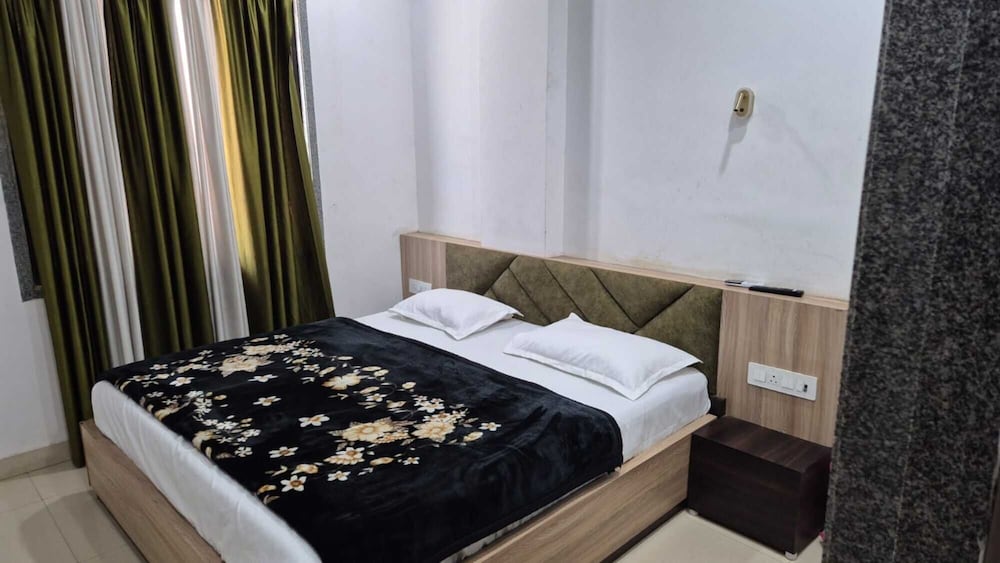 Shree Hanuman Hotel