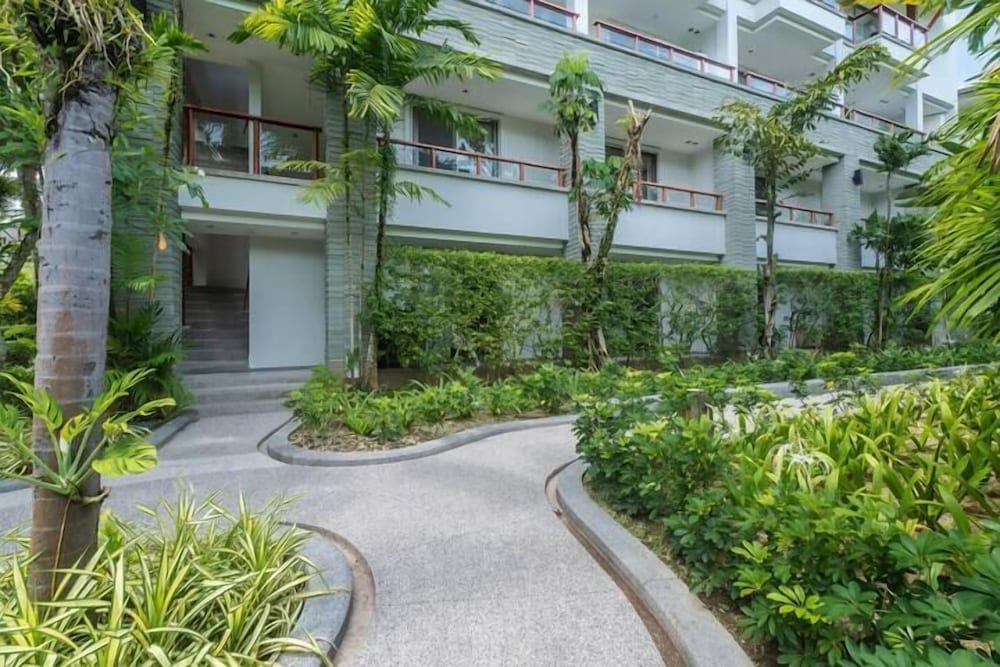 Elegant Beachfront 3BR Condo at Pearl of Naithon