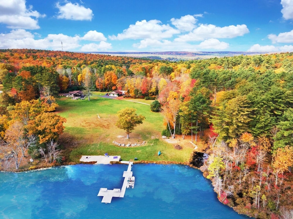 2 Lake Cabins Pool Hottub Game Room 23acs