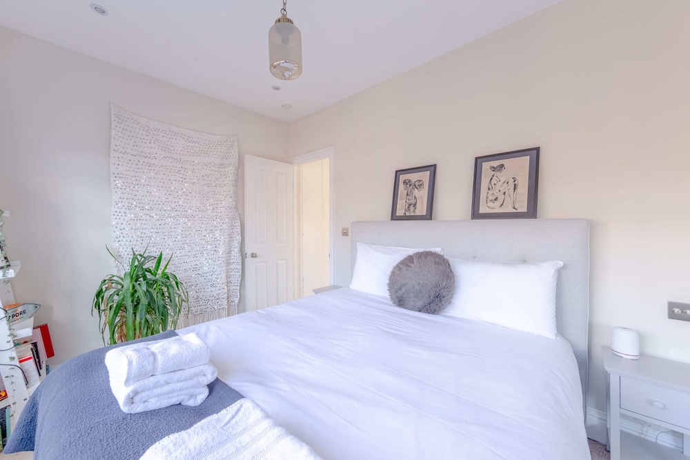 Airy & Modern 1BD Flat in Maida Vale