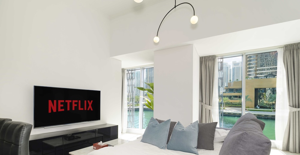 LUX The Cayan Superior Suite 2
