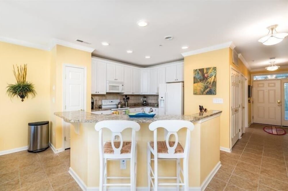 Sunset Island - 39 Fountain Drive West 3f 3 Bedroom Condo