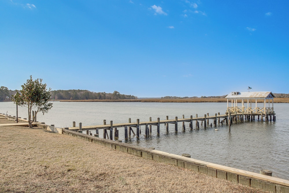 Riverfront Gem w/ Fire Pit in Eden