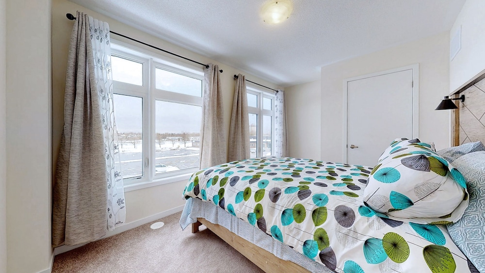 Modern 3-bedroom Oshawa Home