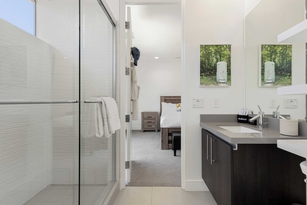 Sleeps 40 3 Luxe Villas Next to Empire Polo Club Putting Green & Pickleball