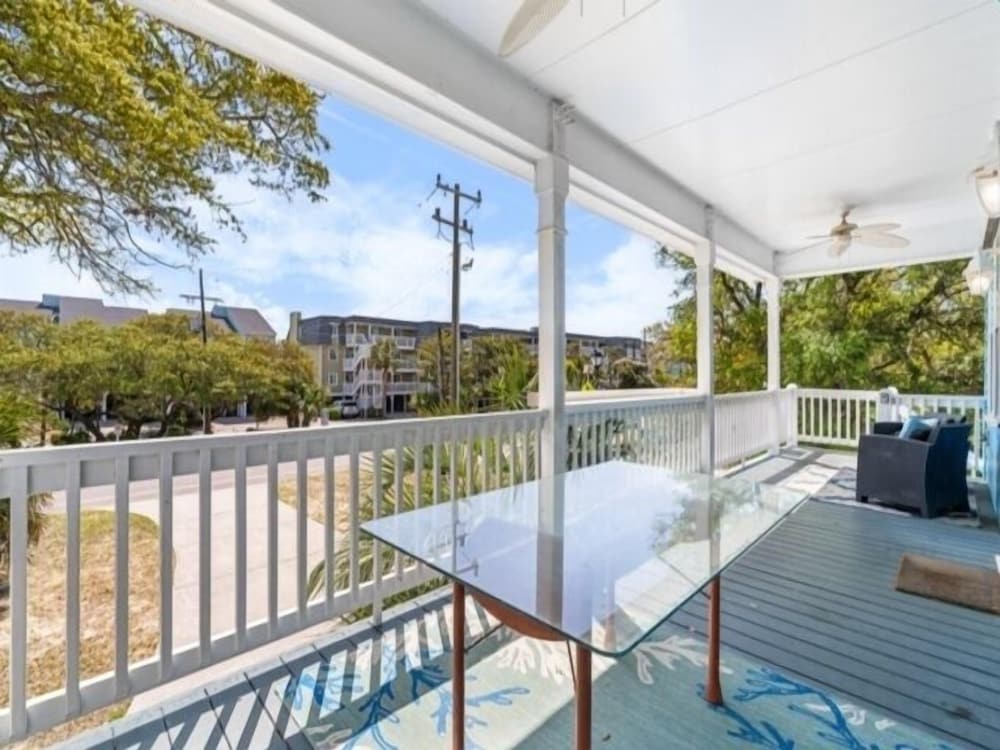 Atlantis Blue - Relaxing Beach Getaway Home Directly Across The Street From Beach Access! 5 Bedroom Home by RedAwning