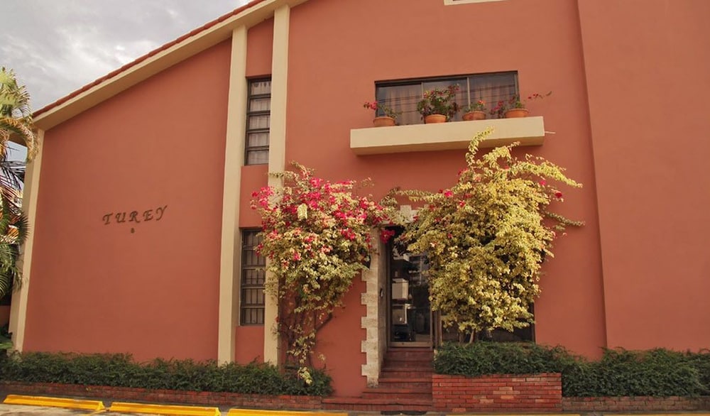 Aparta Hotel Turey