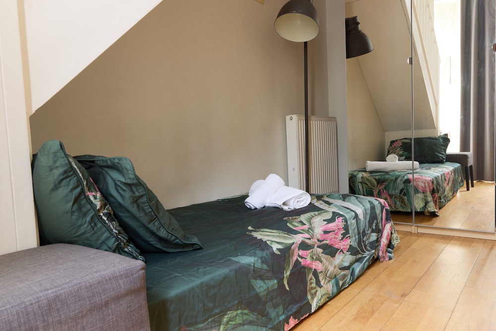 Charming 1-bed Apartment in London view 3